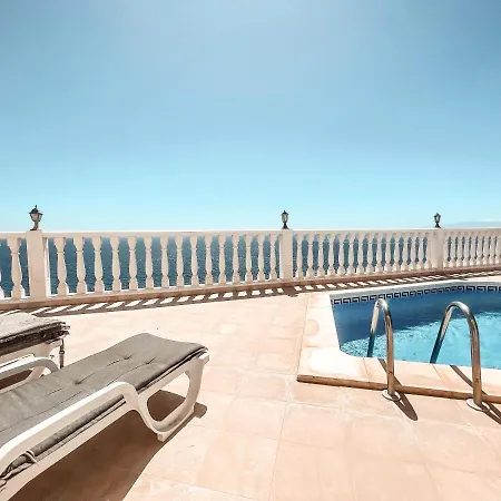 Julia, First Line, 3 Bedrooms, Stunning Ocean View, Pool In