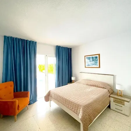 Julia, First Line, 3 Bedrooms, Stunning Ocean View, Pool In *