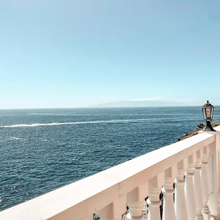 Julia, First Line, 3 Bedrooms, Stunning Ocean View, Pool In *