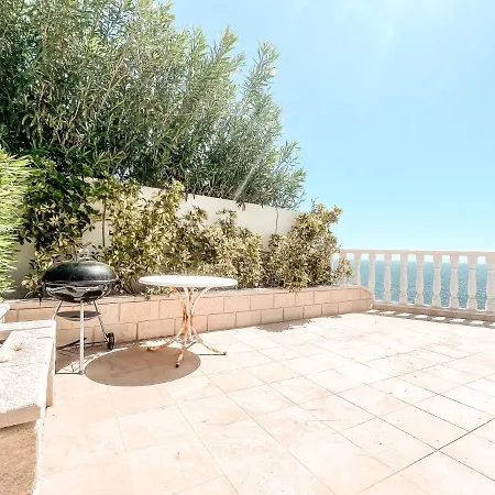 Julia, First Line, 3 Bedrooms, Stunning Ocean View, Pool In *