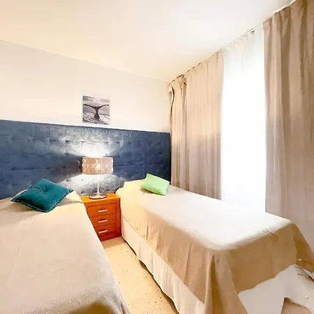 Julia, First Line, 3 Bedrooms, Stunning Ocean View, Pool In *