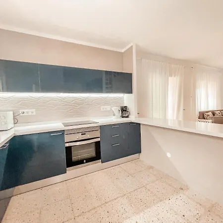 Julia, First Line, 3 Bedrooms, Stunning Ocean View, Pool In Villa *