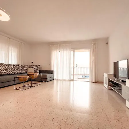Julia, First Line, 3 Bedrooms, Stunning Ocean View, Pool In