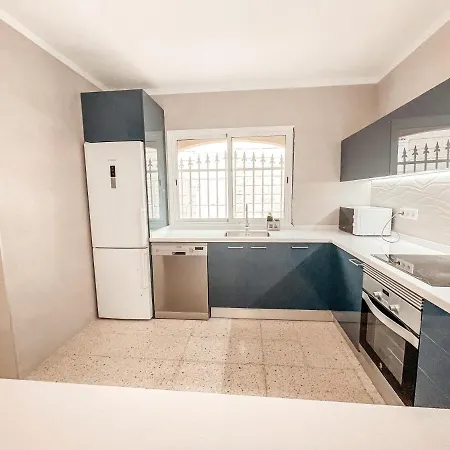 Willa Julia, First Line, 3 Bedrooms, Stunning Ocean View, Pool In *
